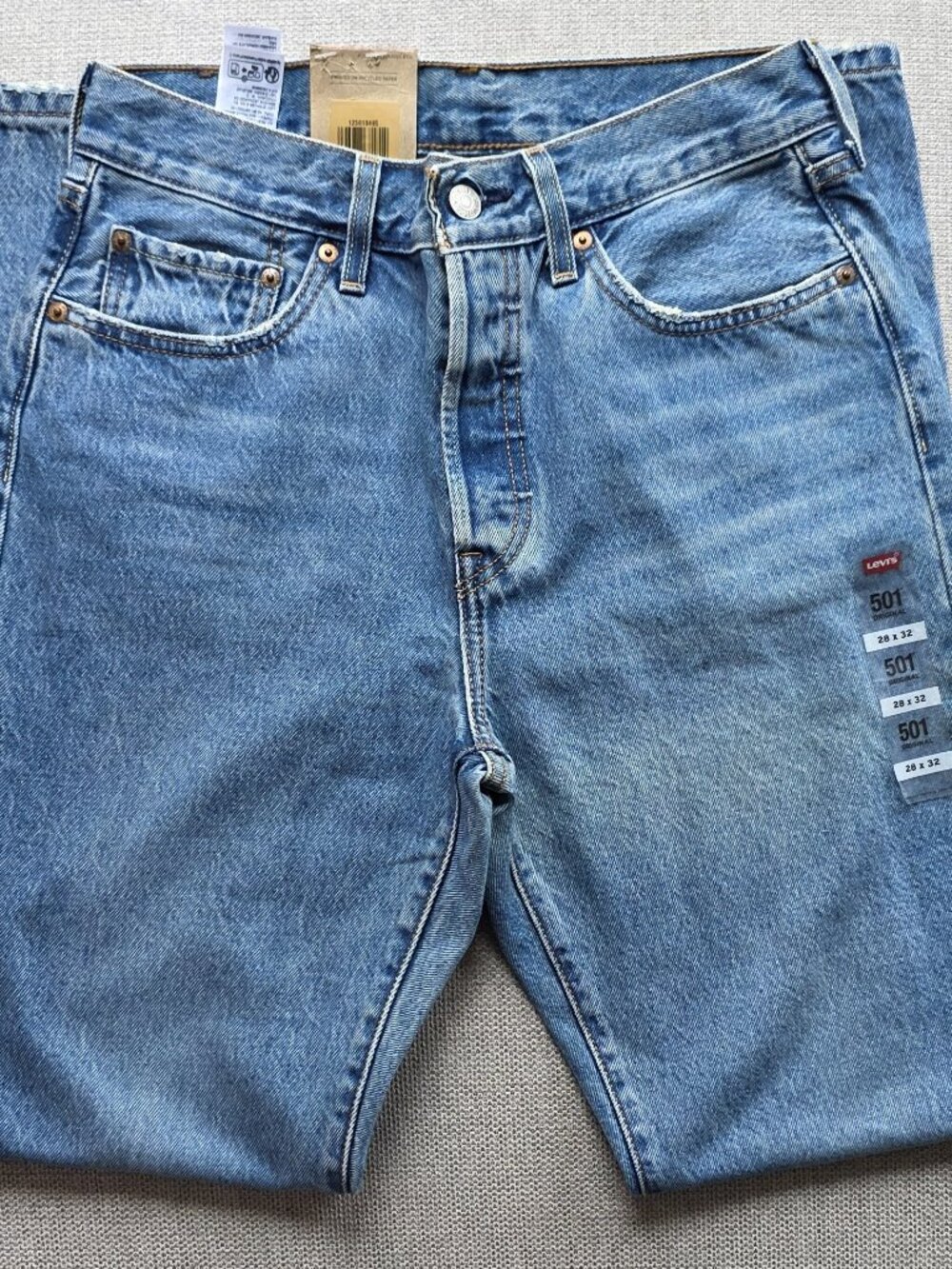 NWT Levi's 501 Original Fit Jeans - Medium Wash